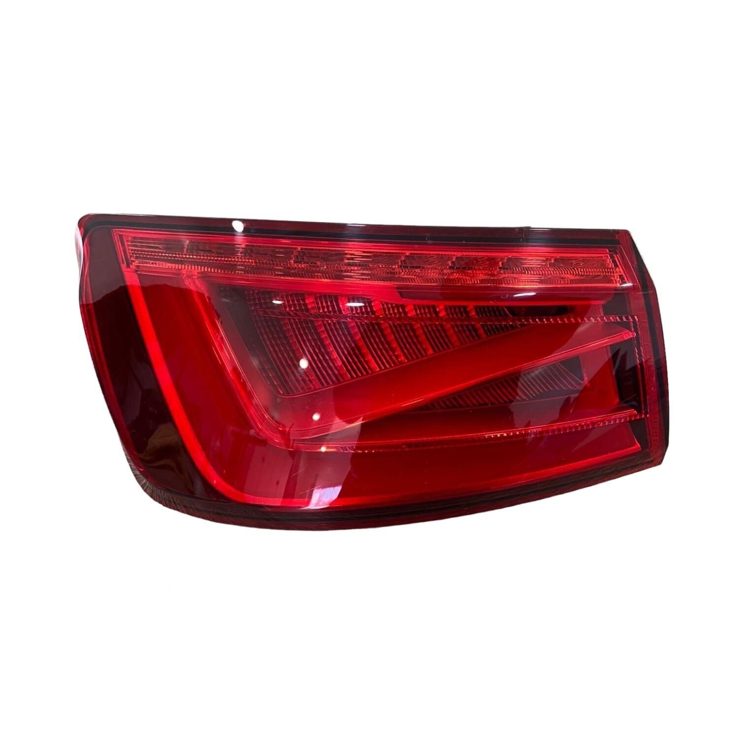 Audi A3 2013-2016 Model Arası Sedan Sol Arka Dış Stop Ledli 8V5945095A